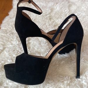 Jennifer Lopez Black Platform Heels